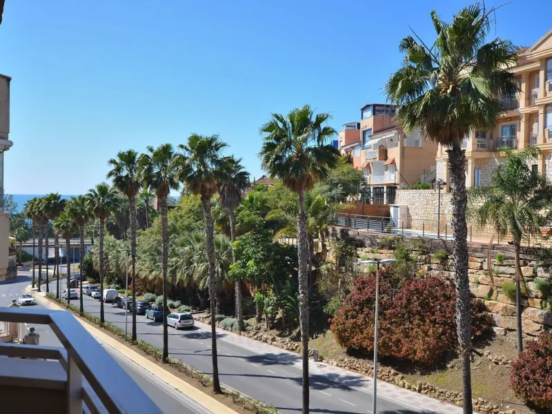 Beautiful apartment located in the lower part of Nueva Torrequebrada, just a 5-minute walk from the popular Viborilla beach.