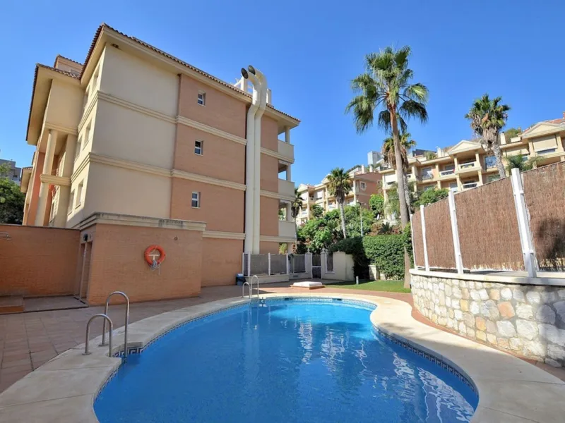 Beautiful apartment located in the lower part of Nueva Torrequebrada, just a 5-minute walk from the popular Viborilla beach.