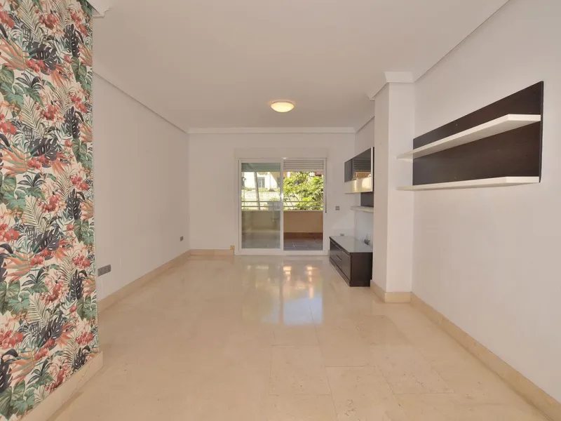 Beautiful apartment located in the lower part of Nueva Torrequebrada, just a 5-minute walk from the popular Viborilla beach.