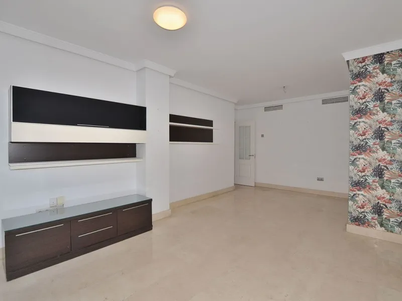 Beautiful apartment located in the lower part of Nueva Torrequebrada, just a 5-minute walk from the popular Viborilla beach.
