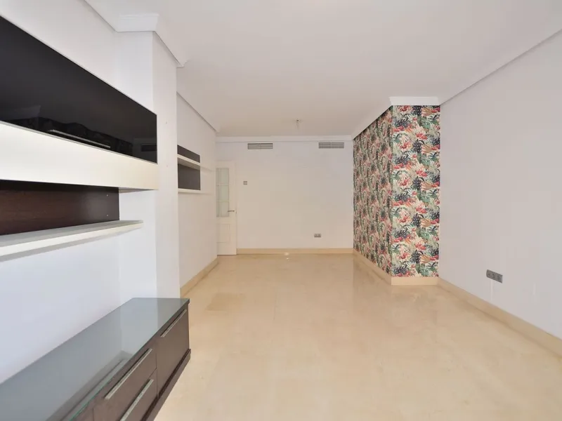 Beautiful apartment located in the lower part of Nueva Torrequebrada, just a 5-minute walk from the popular Viborilla beach.