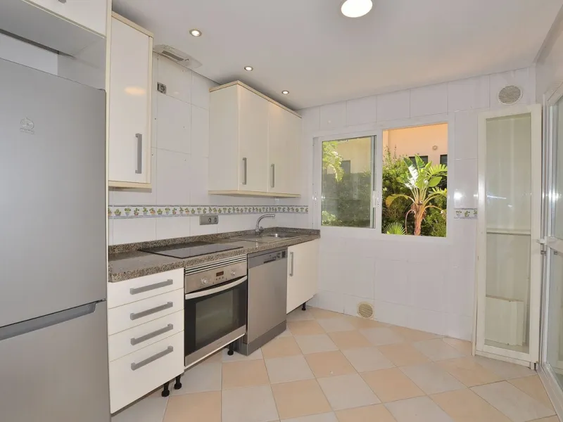 Beautiful apartment located in the lower part of Nueva Torrequebrada, just a 5-minute walk from the popular Viborilla beach.