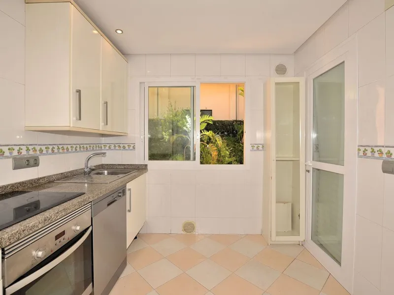 Beautiful apartment located in the lower part of Nueva Torrequebrada, just a 5-minute walk from the popular Viborilla beach.