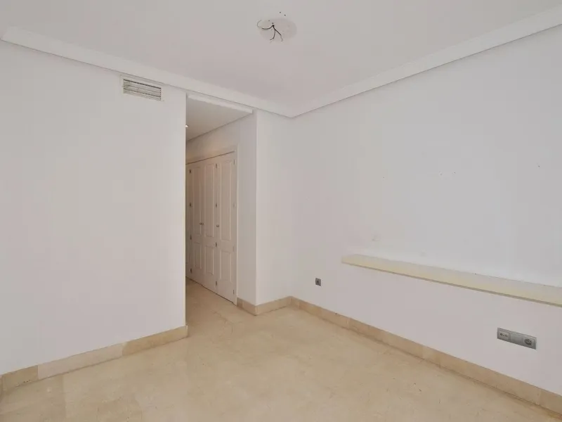 Beautiful apartment located in the lower part of Nueva Torrequebrada, just a 5-minute walk from the popular Viborilla beach.