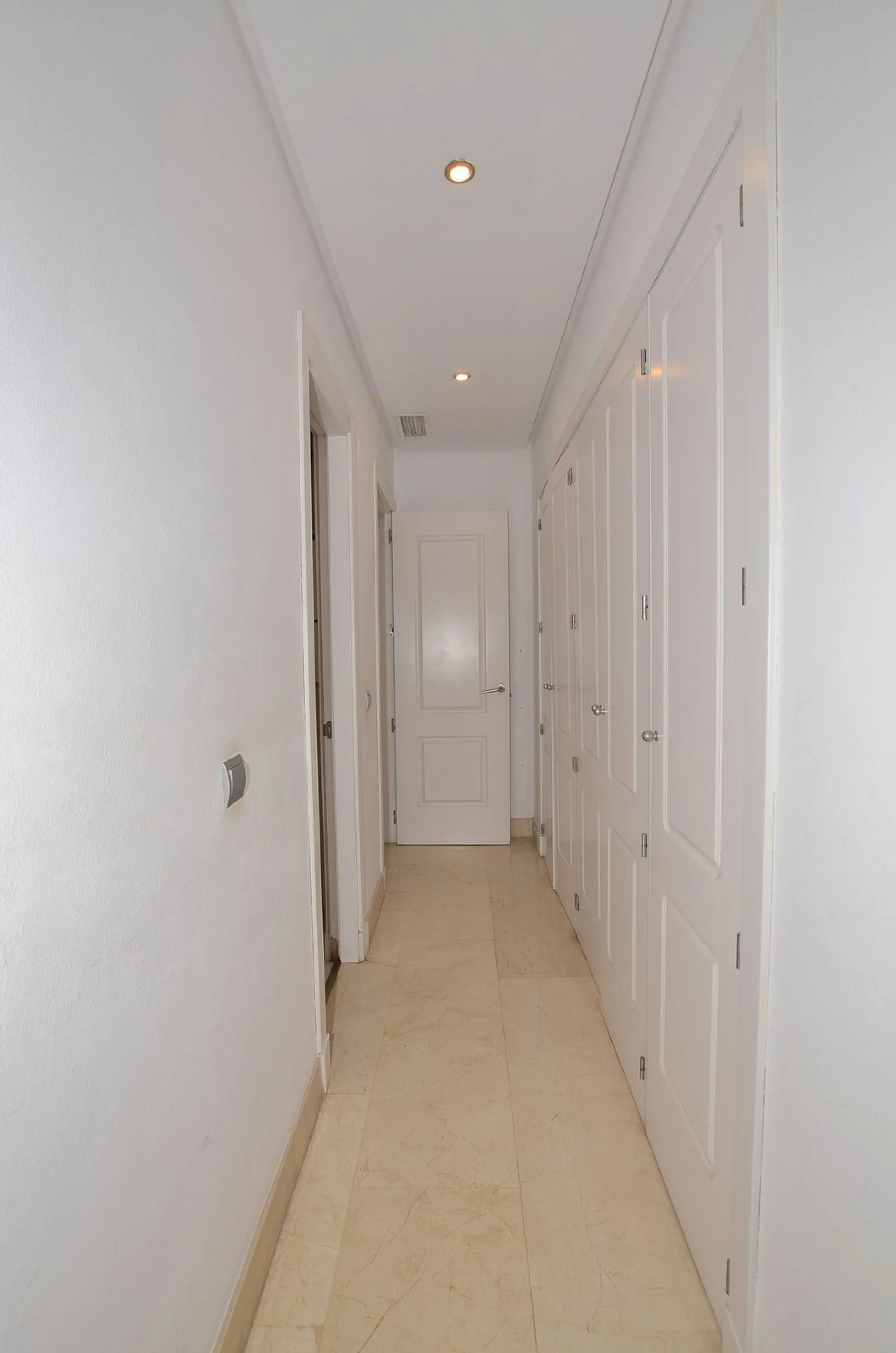 Beautiful apartment located in the lower part of Nueva Torrequebrada, just a 5-minute walk from the popular Viborilla beach.