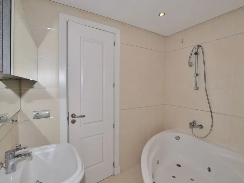Beautiful apartment located in the lower part of Nueva Torrequebrada, just a 5-minute walk from the popular Viborilla beach.