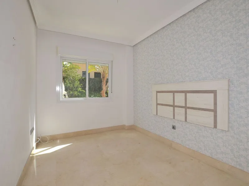 Beautiful apartment located in the lower part of Nueva Torrequebrada, just a 5-minute walk from the popular Viborilla beach.