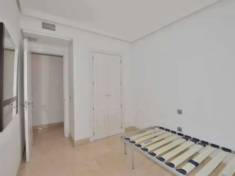 Beautiful apartment located in the lower part of Nueva Torrequebrada, just a 5-minute walk from the popular Viborilla beach.