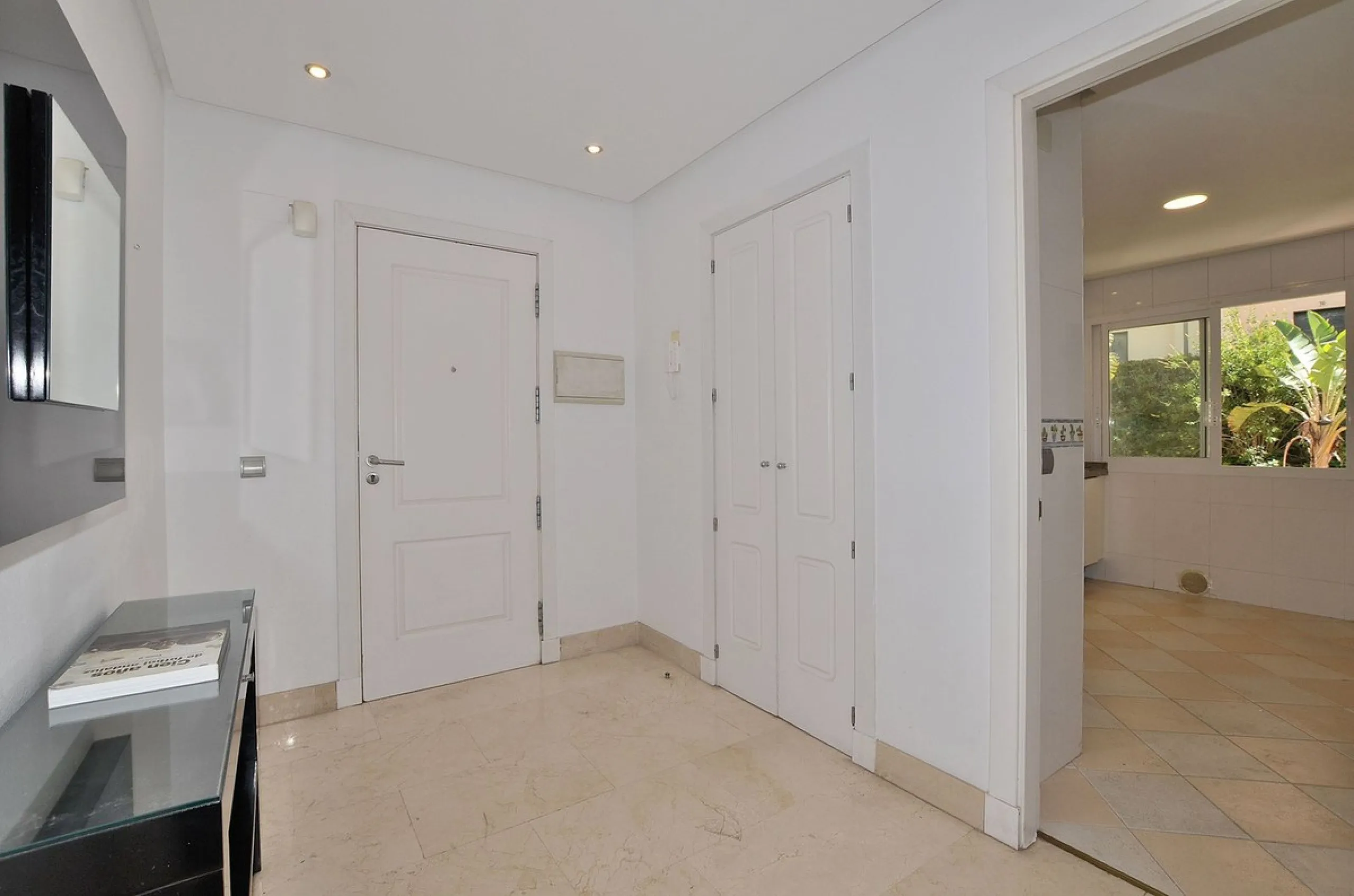 Beautiful apartment located in the lower part of Nueva Torrequebrada, just a 5-minute walk from the popular Viborilla beach.