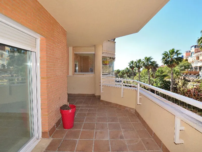 Beautiful apartment located in the lower part of Nueva Torrequebrada, just a 5-minute walk from the popular Viborilla beach.