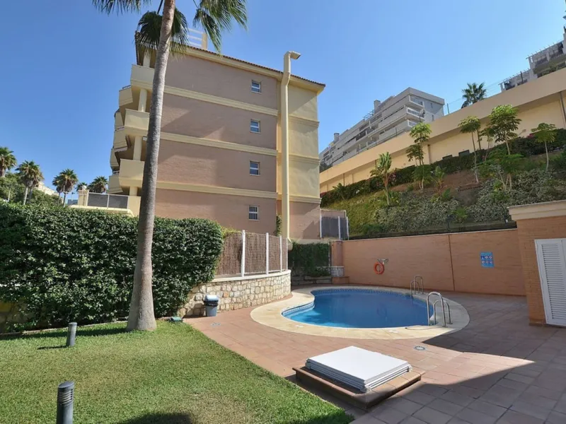 Beautiful apartment located in the lower part of Nueva Torrequebrada, just a 5-minute walk from the popular Viborilla beach.
