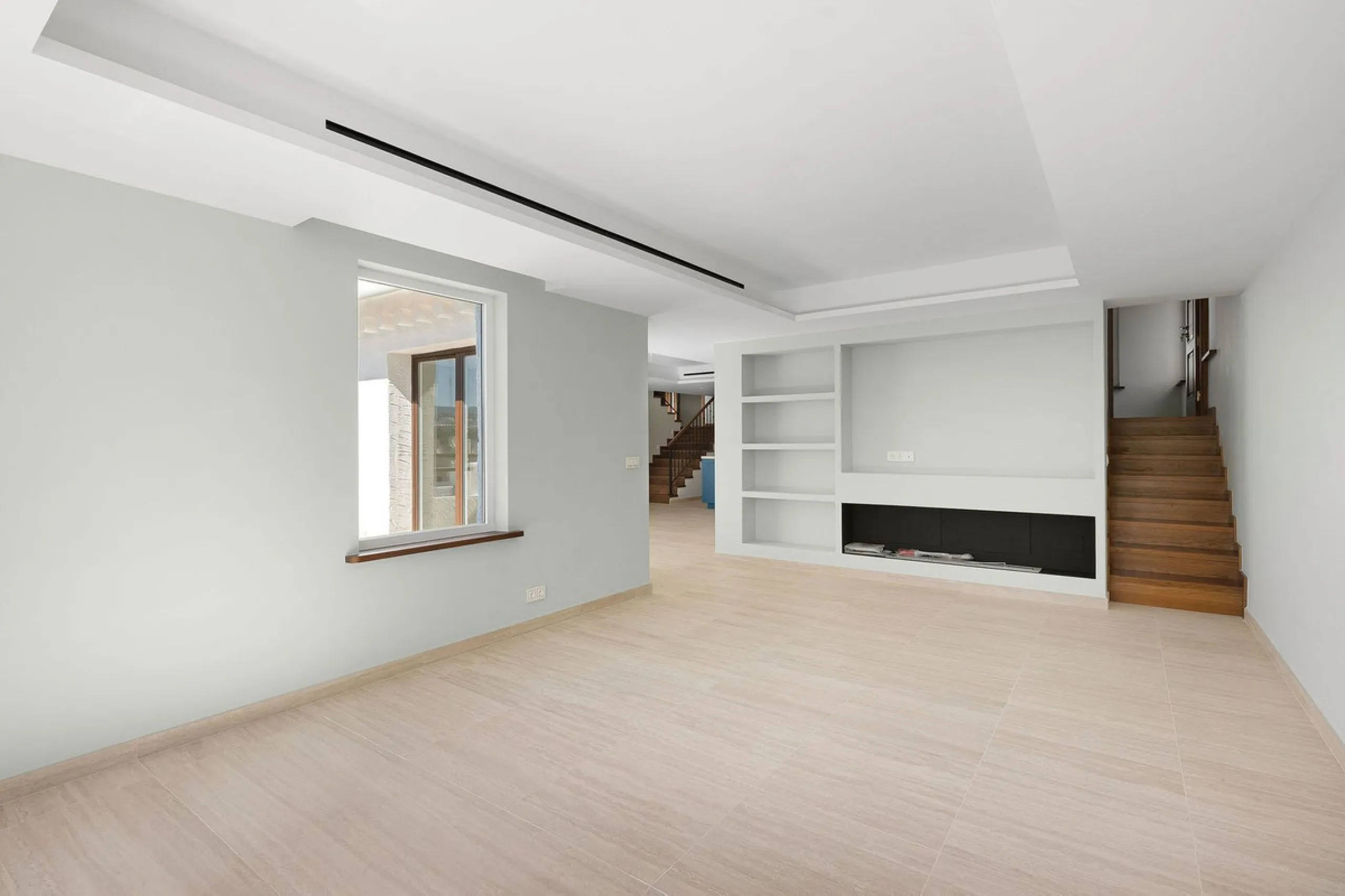 Recently fully renovated to an exceptional standard, this stunning penthouse in Pueblo Arabesque offers a perfect blend of elegance, comfort, and "Al Andaluz" charm. Boasting three spacious bedrooms and three bathrooms—two of which are en-suite—the proper