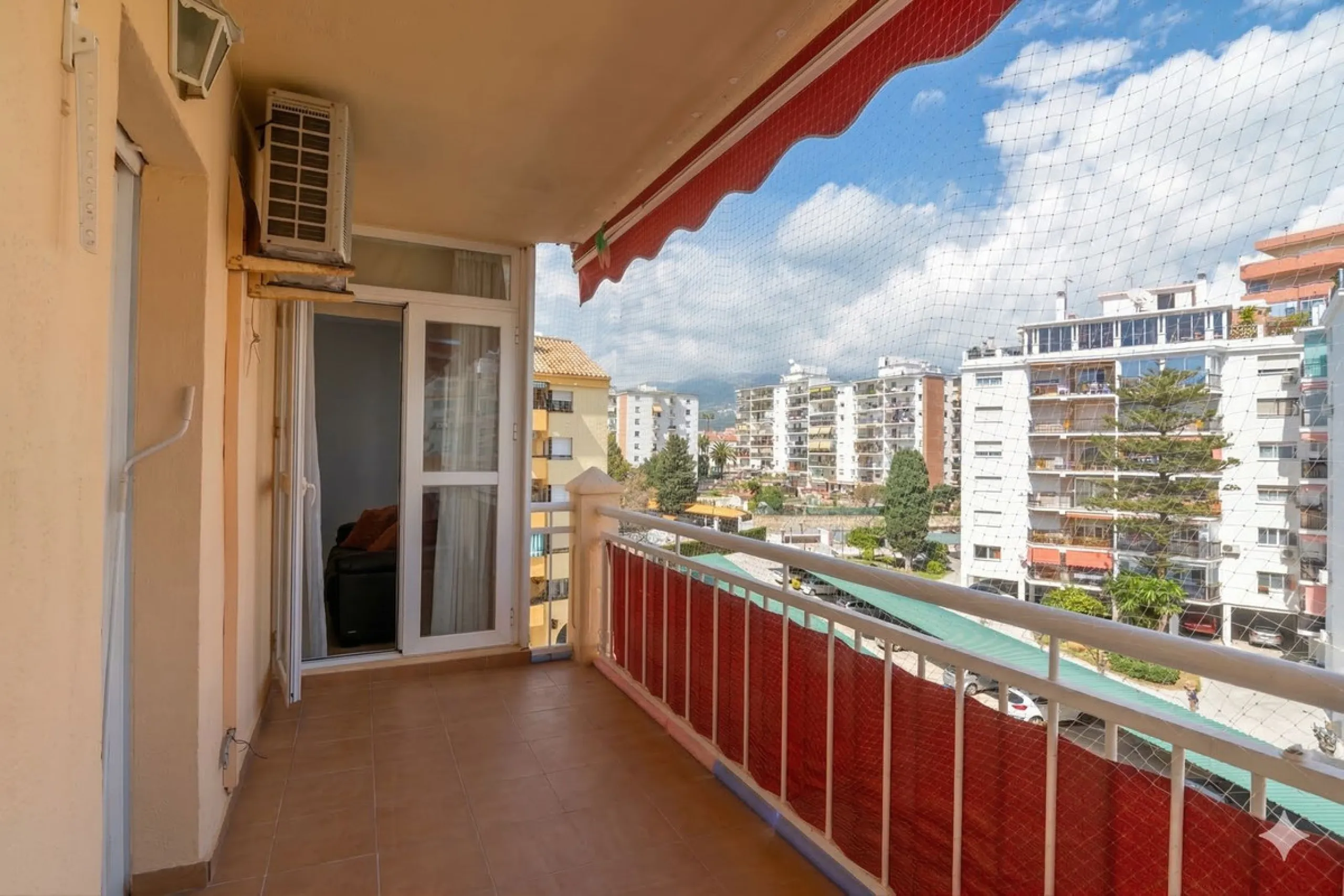 We are delighted to present this fantastic property located in Los Boliches, Fuengirola, one of the most sought after areas thanks to its proximity to all amenities such as supermarkets, restaurants, public transport, schools, and only a few minutes from 