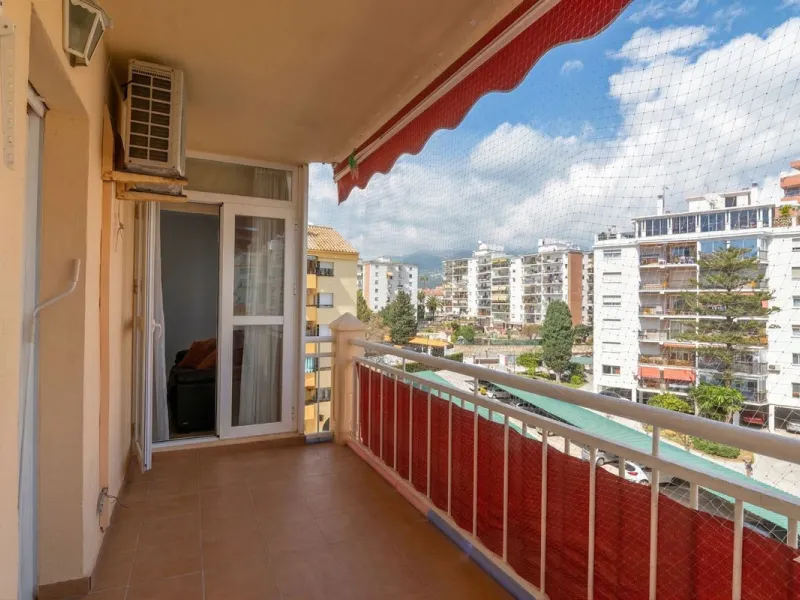 We are delighted to present this fantastic property located in Los Boliches, Fuengirola, one of the most sought after areas thanks to its proximity to all amenities such as supermarkets, restaurants, public transport, schools, and only a few minutes from 