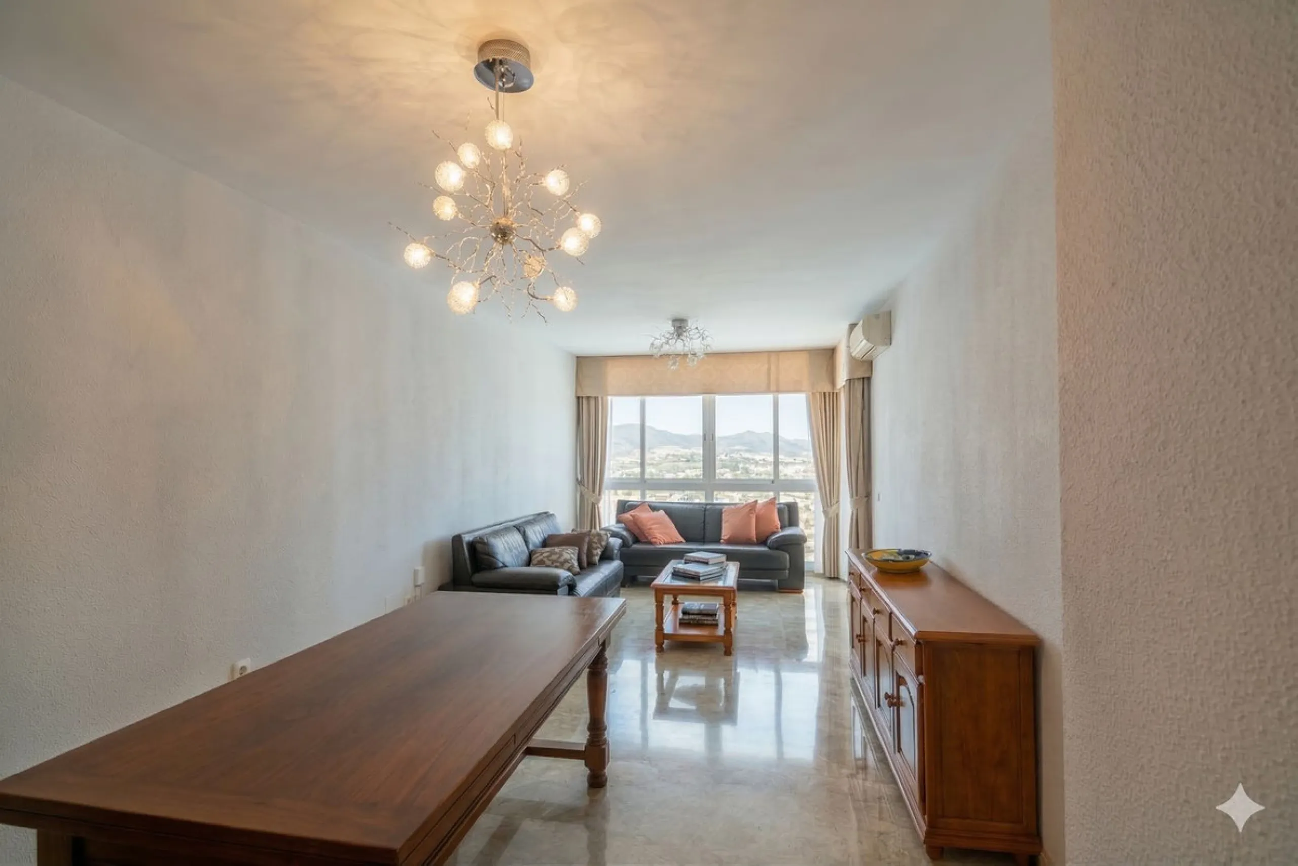 We are delighted to present this fantastic property located in Los Boliches, Fuengirola, one of the most sought after areas thanks to its proximity to all amenities such as supermarkets, restaurants, public transport, schools, and only a few minutes from 
