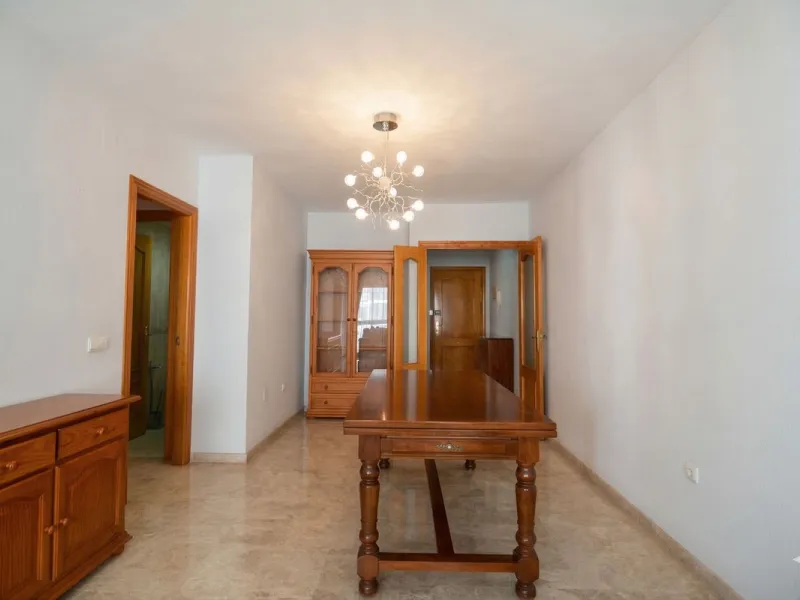 We are delighted to present this fantastic property located in Los Boliches, Fuengirola, one of the most sought after areas thanks to its proximity to all amenities such as supermarkets, restaurants, public transport, schools, and only a few minutes from 