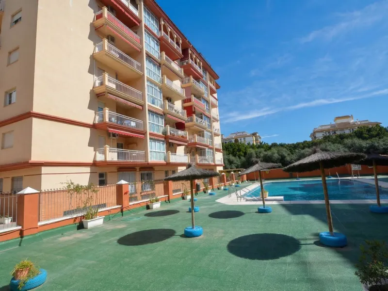 We are delighted to present this fantastic property located in Los Boliches, Fuengirola, one of the most sought after areas thanks to its proximity to all amenities such as supermarkets, restaurants, public transport, schools, and only a few minutes from 