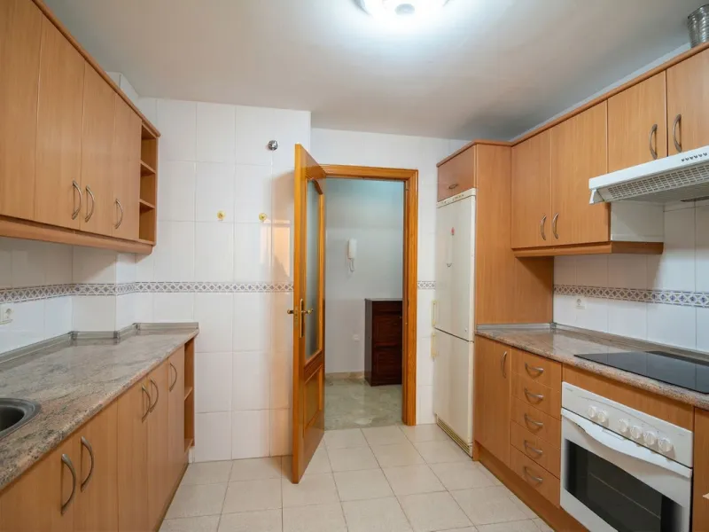 We are delighted to present this fantastic property located in Los Boliches, Fuengirola, one of the most sought after areas thanks to its proximity to all amenities such as supermarkets, restaurants, public transport, schools, and only a few minutes from 