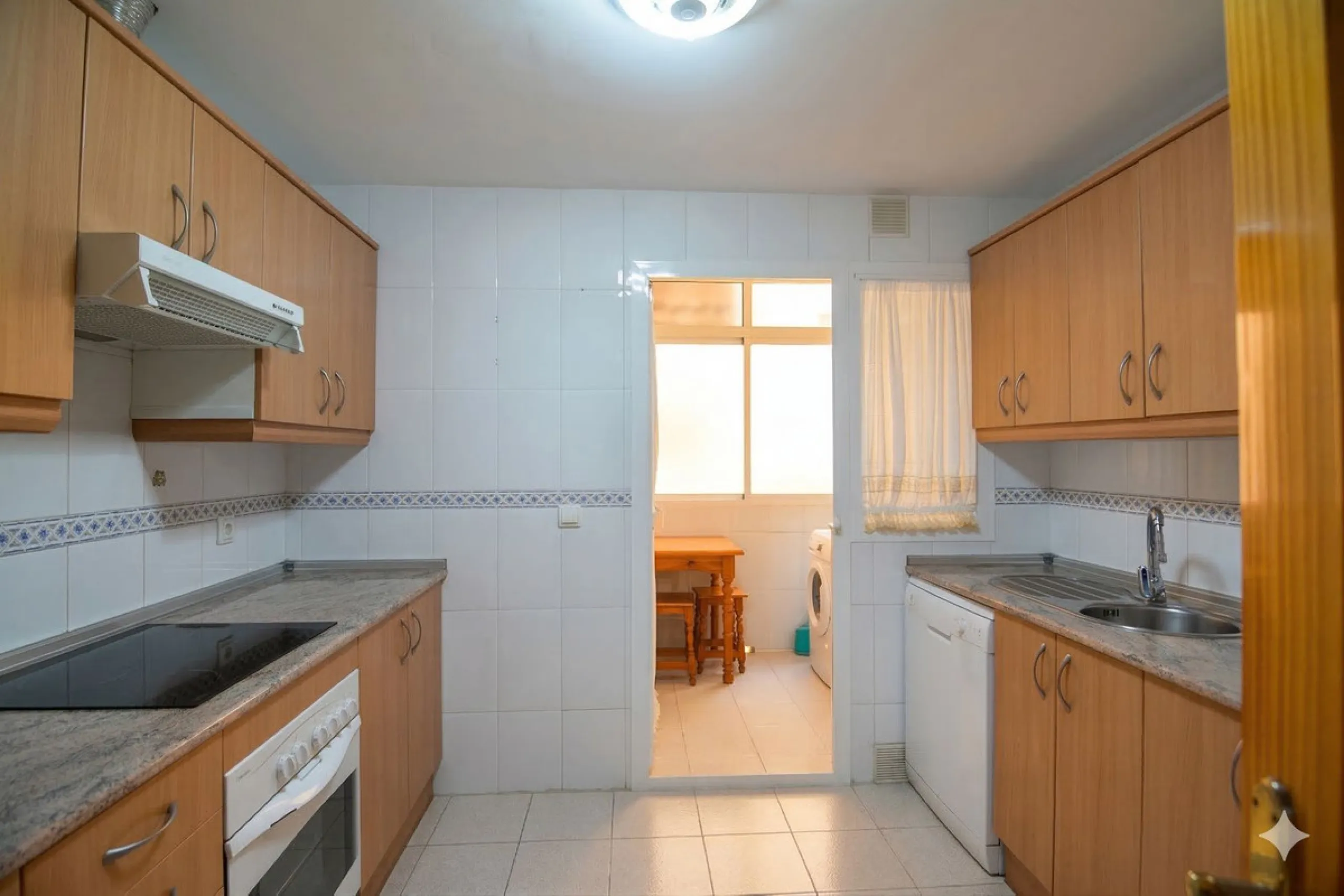 We are delighted to present this fantastic property located in Los Boliches, Fuengirola, one of the most sought after areas thanks to its proximity to all amenities such as supermarkets, restaurants, public transport, schools, and only a few minutes from 