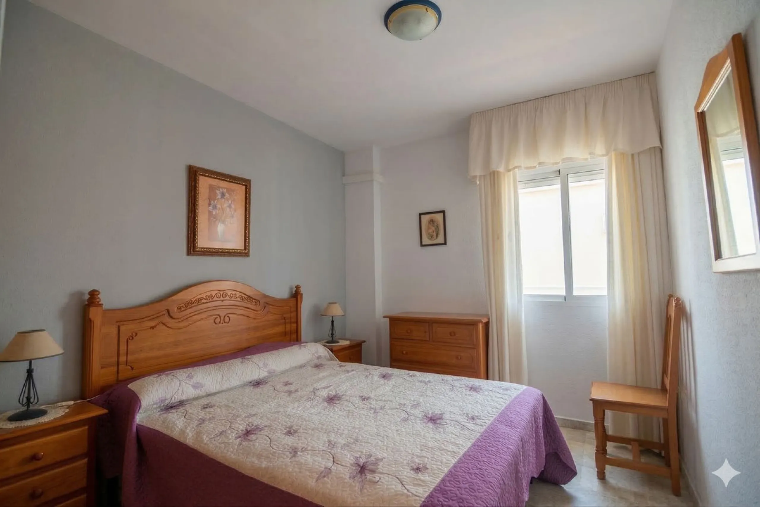 We are delighted to present this fantastic property located in Los Boliches, Fuengirola, one of the most sought after areas thanks to its proximity to all amenities such as supermarkets, restaurants, public transport, schools, and only a few minutes from 