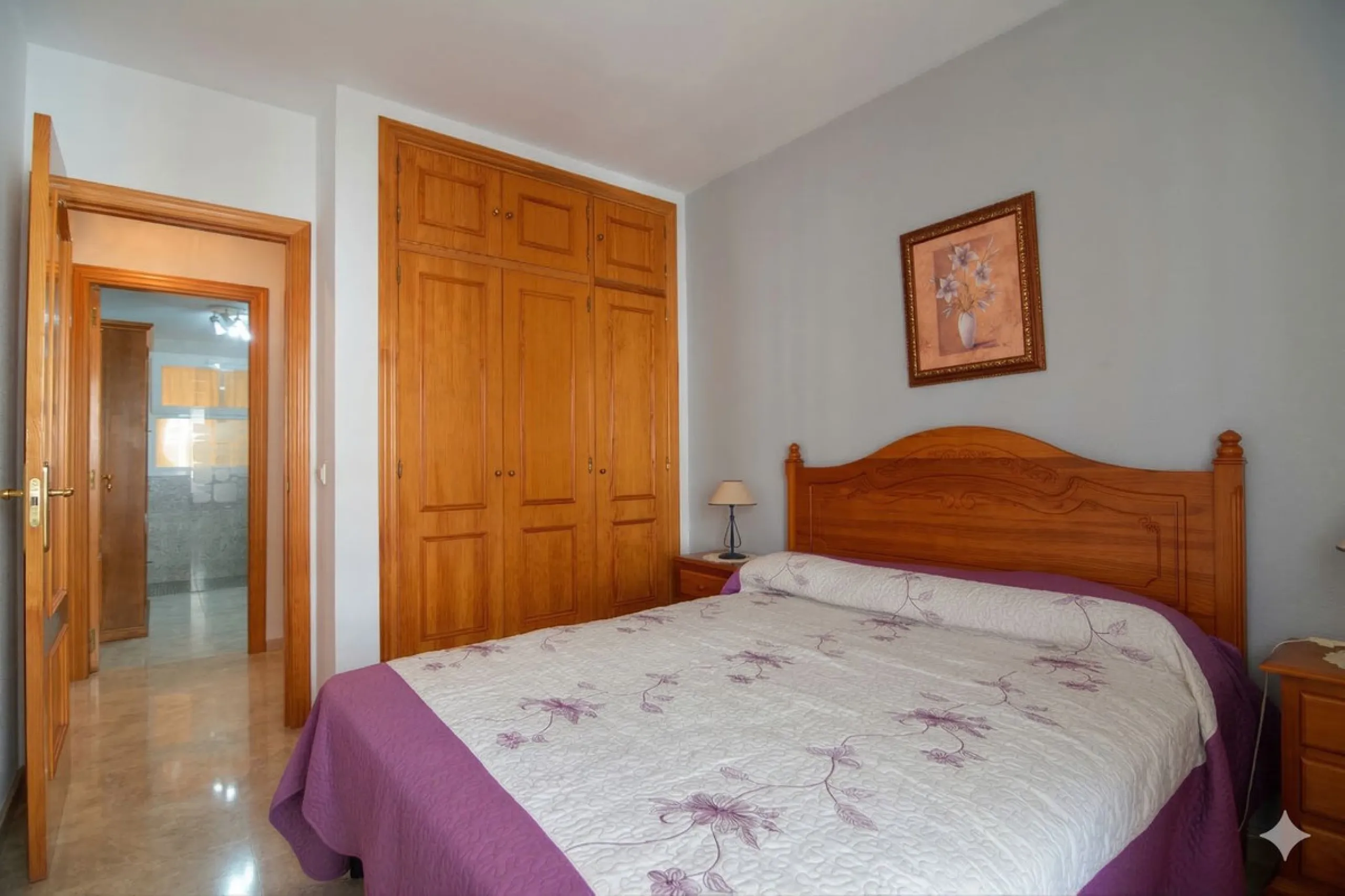 We are delighted to present this fantastic property located in Los Boliches, Fuengirola, one of the most sought after areas thanks to its proximity to all amenities such as supermarkets, restaurants, public transport, schools, and only a few minutes from 