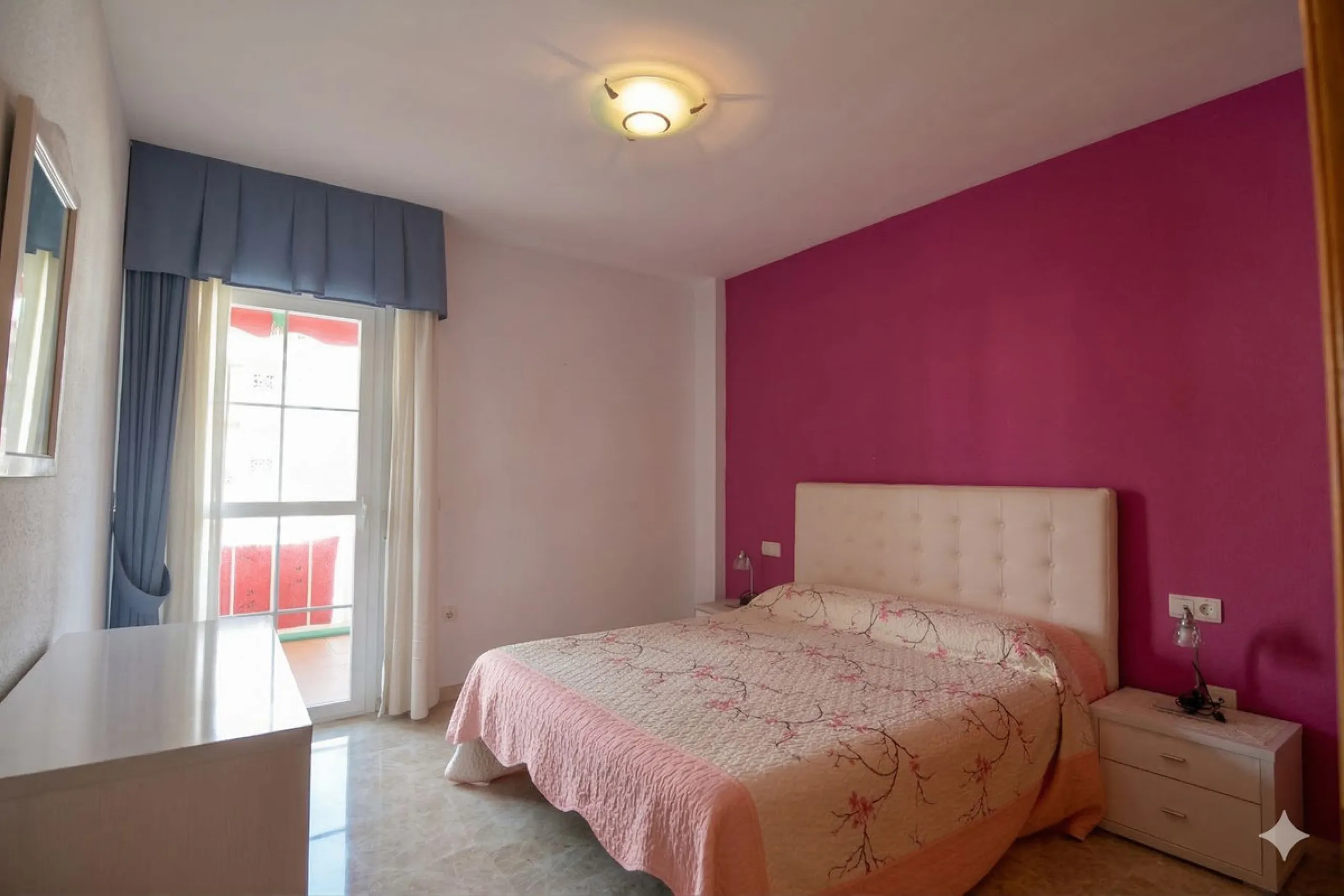 We are delighted to present this fantastic property located in Los Boliches, Fuengirola, one of the most sought after areas thanks to its proximity to all amenities such as supermarkets, restaurants, public transport, schools, and only a few minutes from 