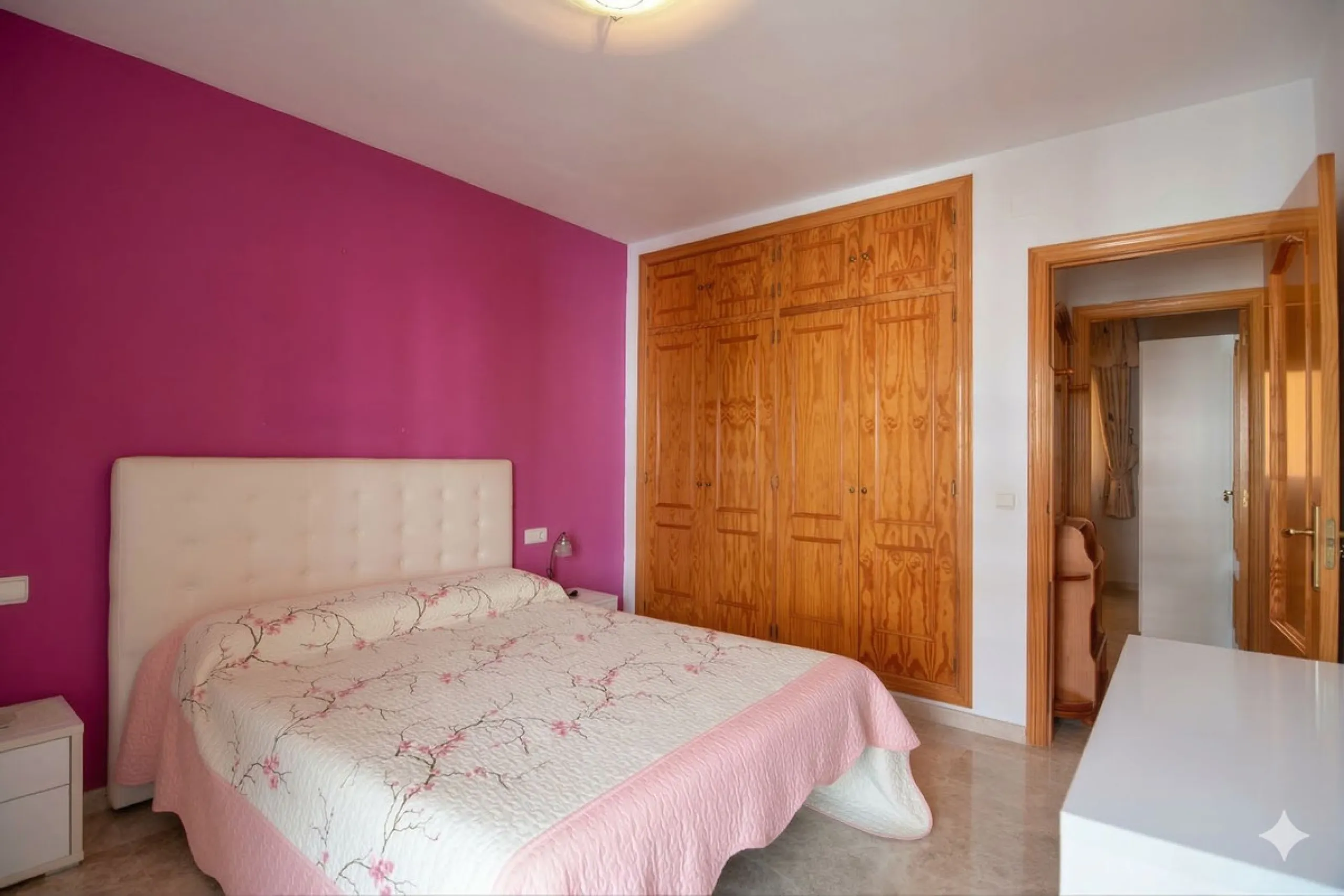 We are delighted to present this fantastic property located in Los Boliches, Fuengirola, one of the most sought after areas thanks to its proximity to all amenities such as supermarkets, restaurants, public transport, schools, and only a few minutes from 