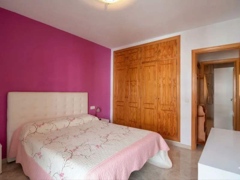 We are delighted to present this fantastic property located in Los Boliches, Fuengirola, one of the most sought after areas thanks to its proximity to all amenities such as supermarkets, restaurants, public transport, schools, and only a few minutes from 