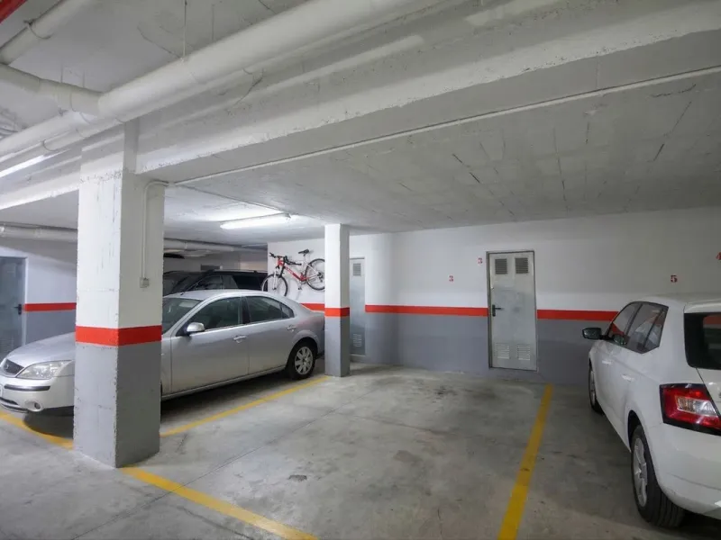 We are delighted to present this fantastic property located in Los Boliches, Fuengirola, one of the most sought after areas thanks to its proximity to all amenities such as supermarkets, restaurants, public transport, schools, and only a few minutes from 
