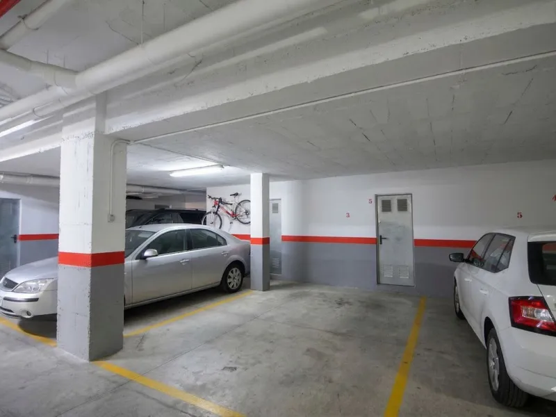 We are delighted to present this fantastic property located in Los Boliches, Fuengirola, one of the most sought after areas thanks to its proximity to all amenities such as supermarkets, restaurants, public transport, schools, and only a few minutes from 