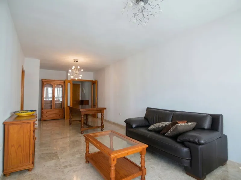 We are delighted to present this fantastic property located in Los Boliches, Fuengirola, one of the most sought after areas thanks to its proximity to all amenities such as supermarkets, restaurants, public transport, schools, and only a few minutes from 