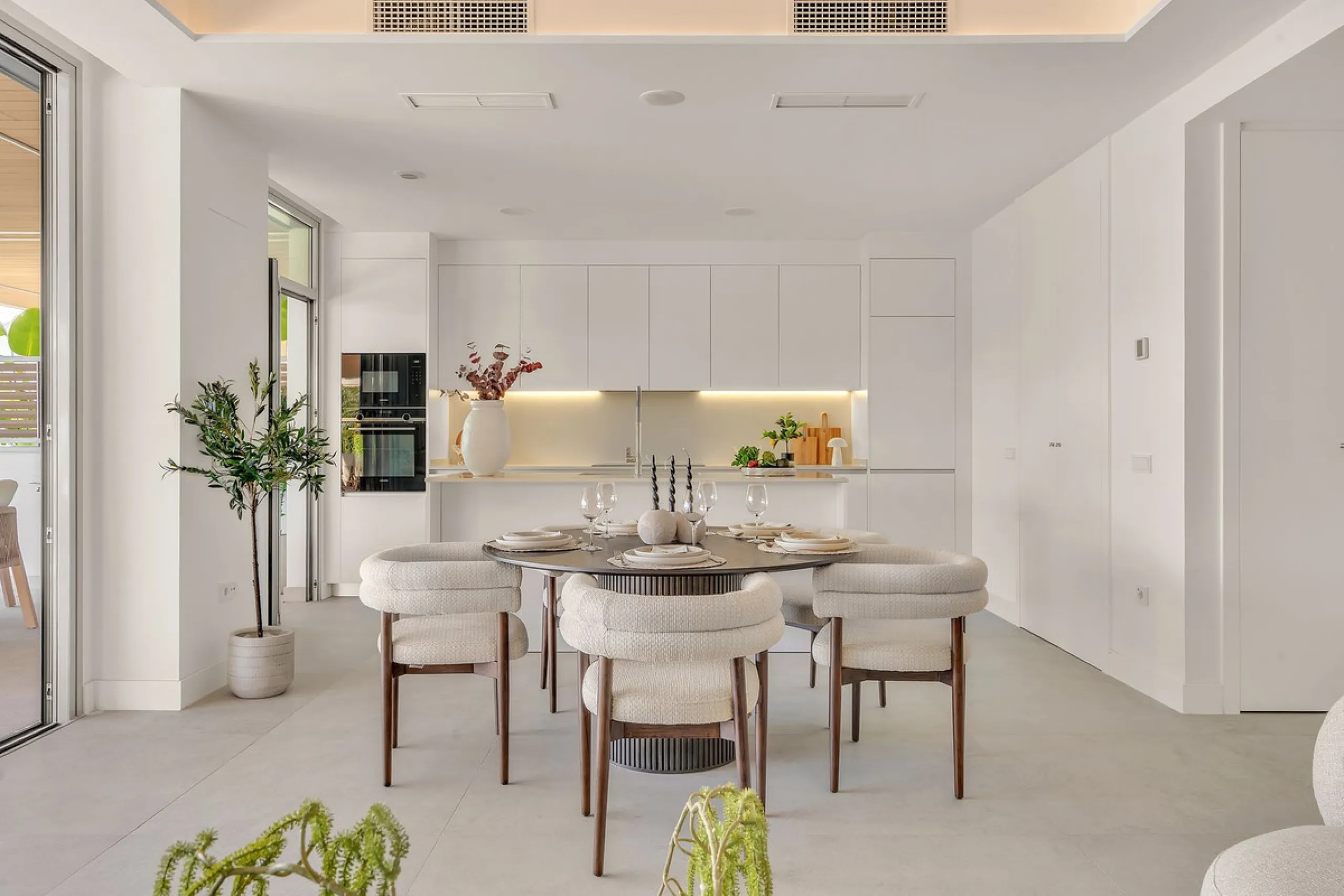 Apartment - Ground Floor Apartment в продаже в Marbella, Málaga. В доме 4 спален и 5 ванных комнат. Площадь дома 239 м². Площадь участка 159 м²