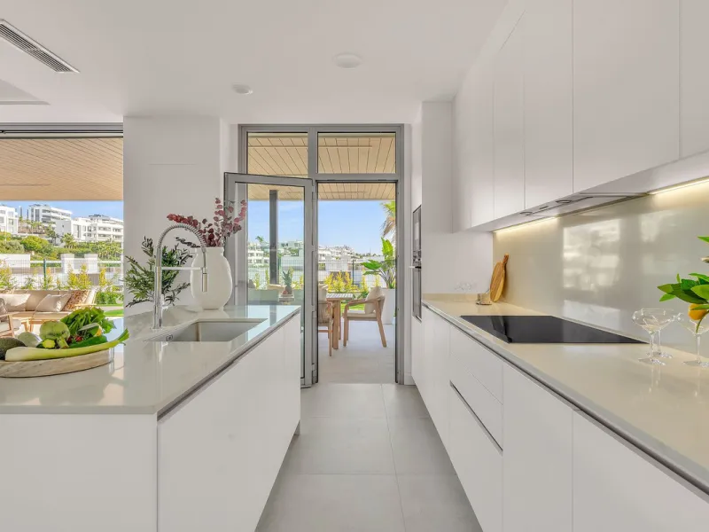 Apartment - Ground Floor Apartment в продаже в Marbella, Málaga. В доме 4 спален и 5 ванных комнат. Площадь дома 239 м². Площадь участка 159 м²