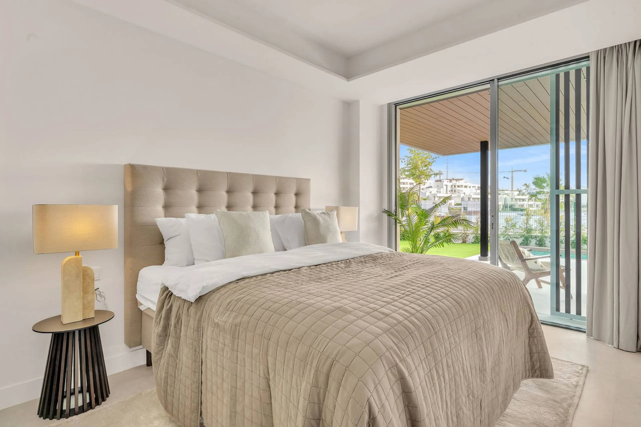 Apartment - Ground Floor Apartment в продаже в Marbella, Málaga. В доме 4 спален и 5 ванных комнат. Площадь дома 239 м². Площадь участка 159 м²