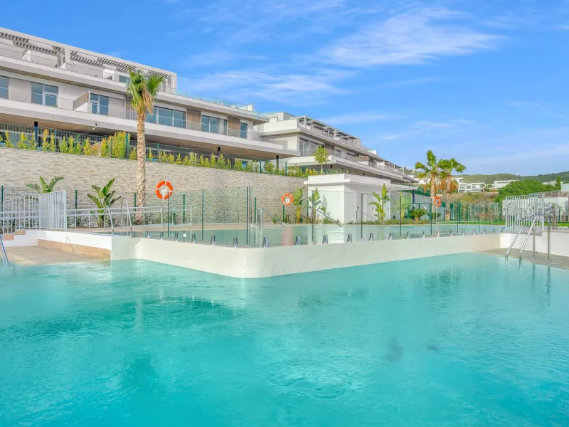 Apartment - Ground Floor Apartment в продаже в Marbella, Málaga. В доме 4 спален и 5 ванных комнат. Площадь дома 239 м². Площадь участка 159 м²