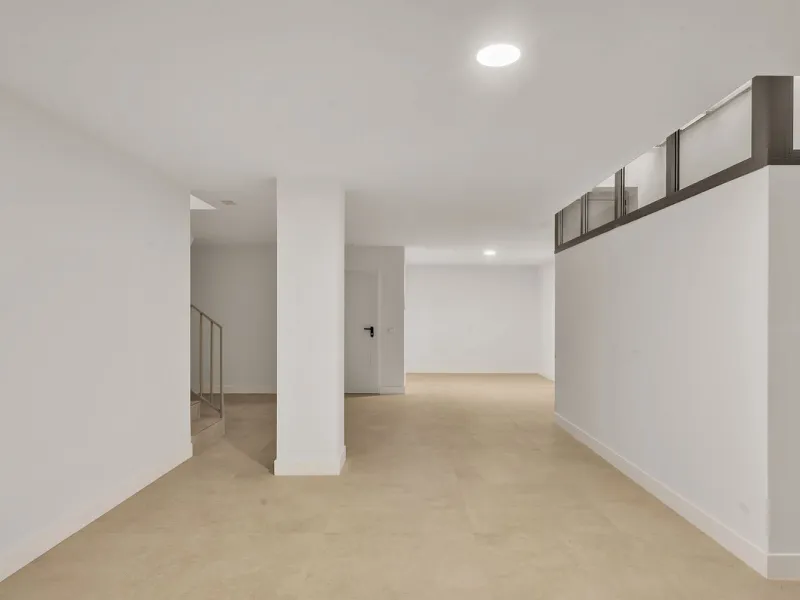 Apartment - Ground Floor Apartment в продаже в Marbella, Málaga. В доме 4 спален и 5 ванных комнат. Площадь дома 239 м². Площадь участка 159 м²