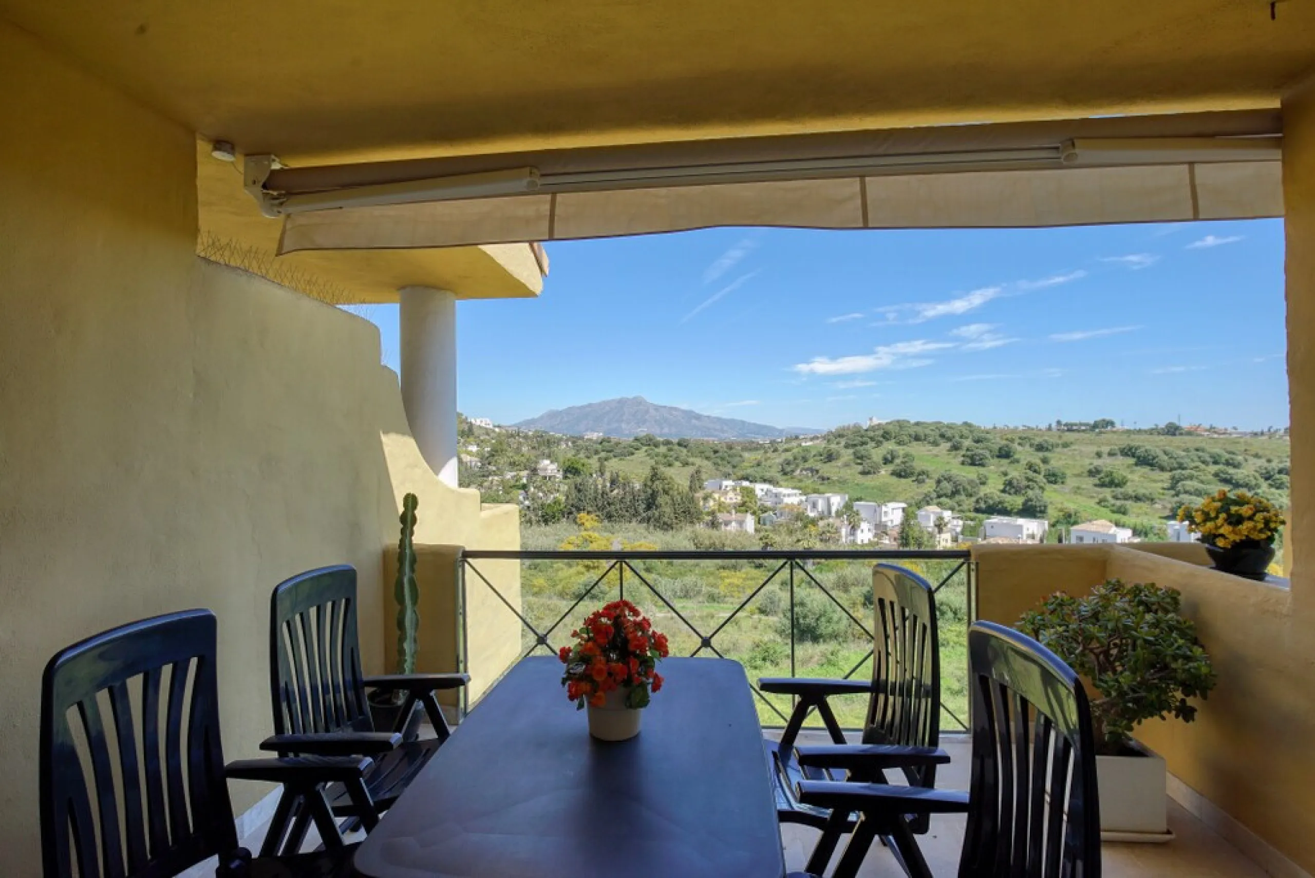 Elegant Duplex Penthouse with Panoramic Sea, Mountain & Golf Views – Bel-Air