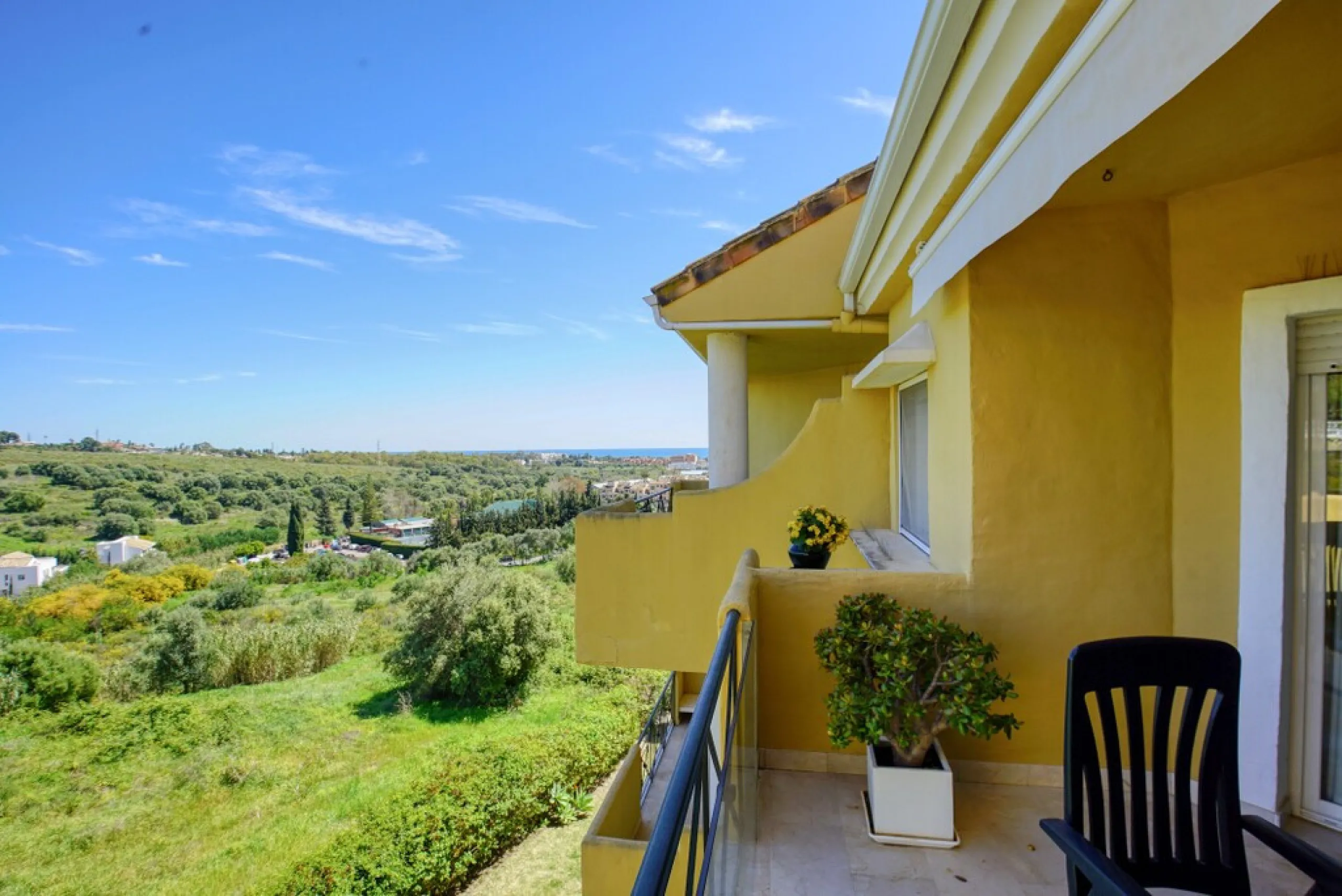 Elegant Duplex Penthouse with Panoramic Sea, Mountain & Golf Views – Bel-Air