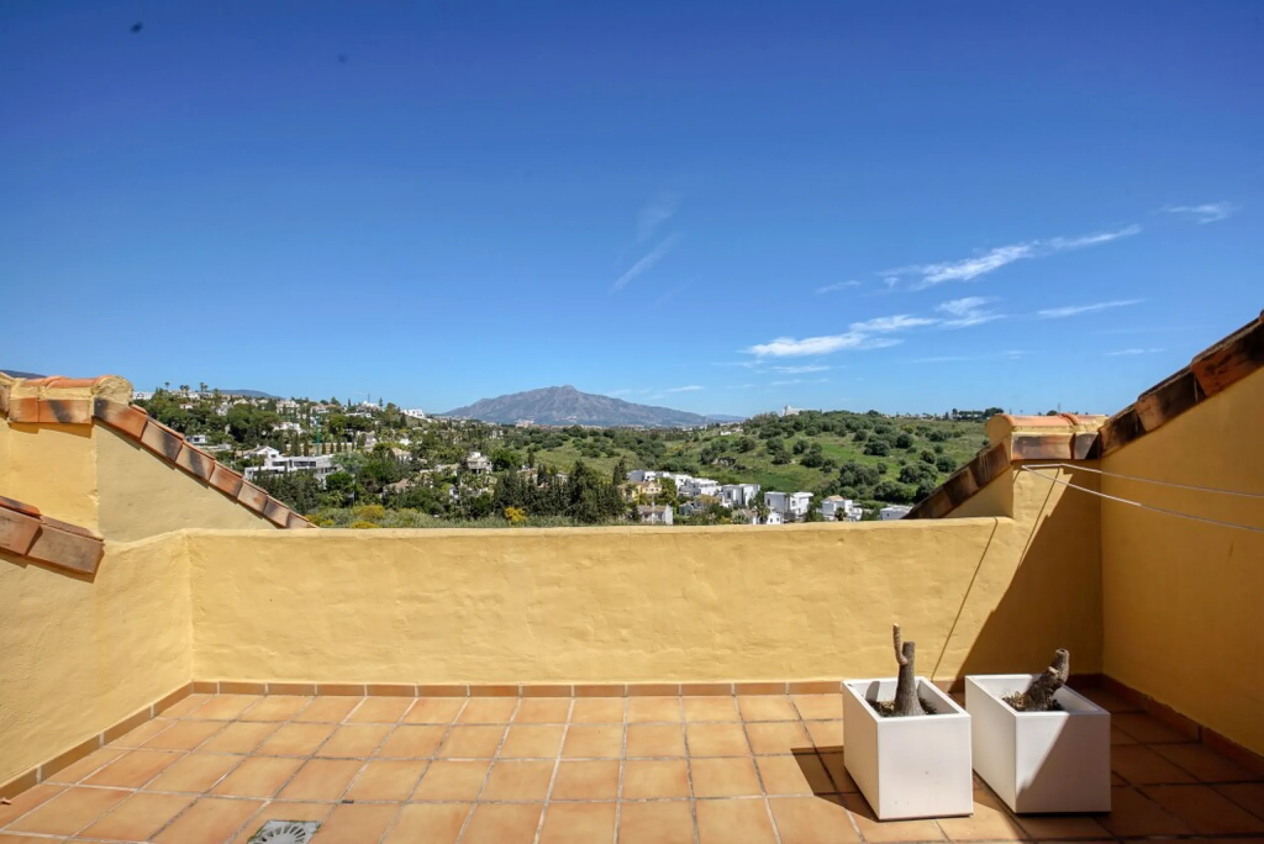 Elegant Duplex Penthouse with Panoramic Sea, Mountain & Golf Views – Bel-Air
