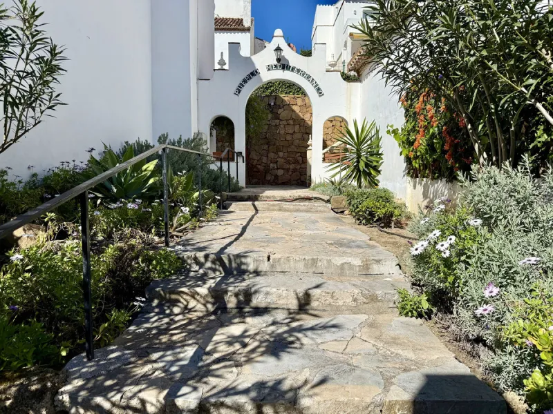 Discover an exceptional opportunity to own a beautiful apartment with sea views in Riviera de Sol.