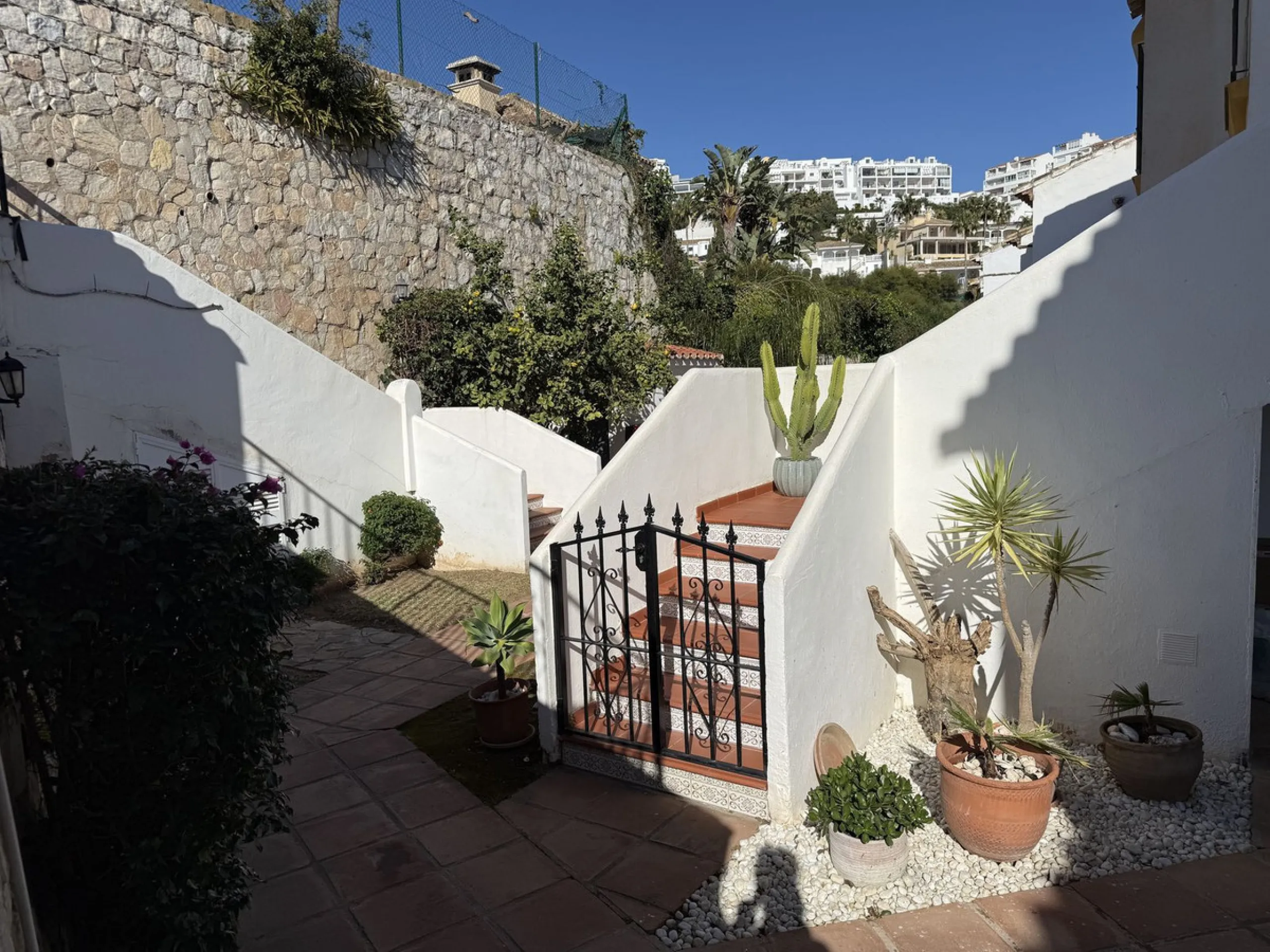 Discover an exceptional opportunity to own a beautiful apartment with sea views in Riviera de Sol.