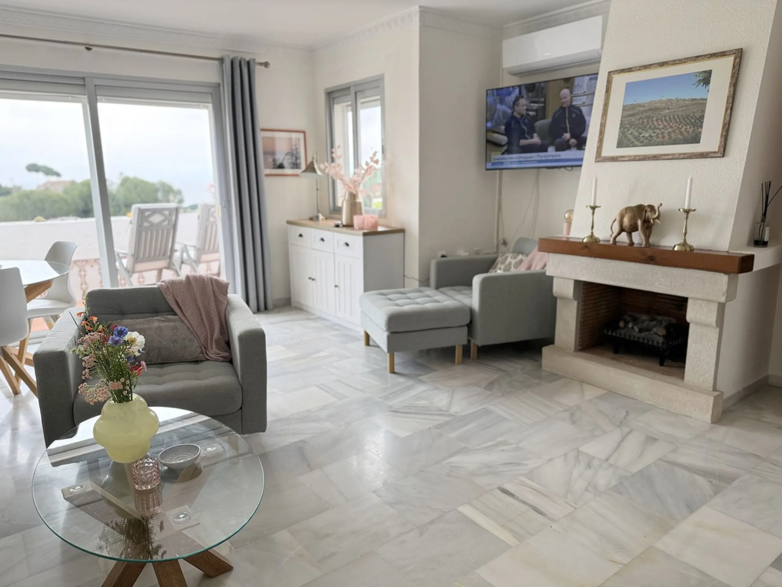 Discover an exceptional opportunity to own a beautiful apartment with sea views in Riviera de Sol.