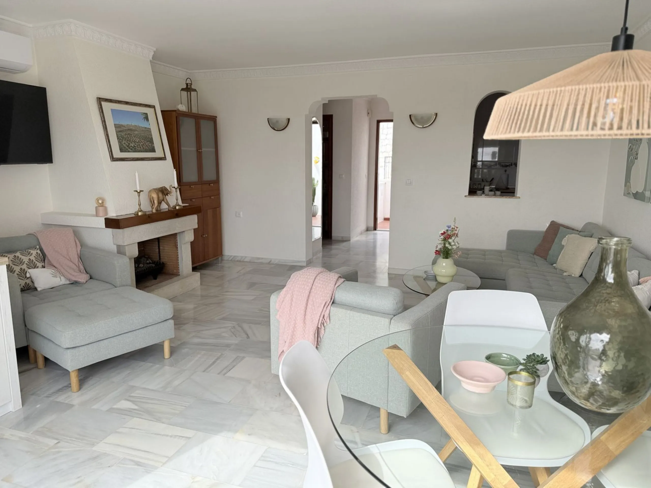 Discover an exceptional opportunity to own a beautiful apartment with sea views in Riviera de Sol.