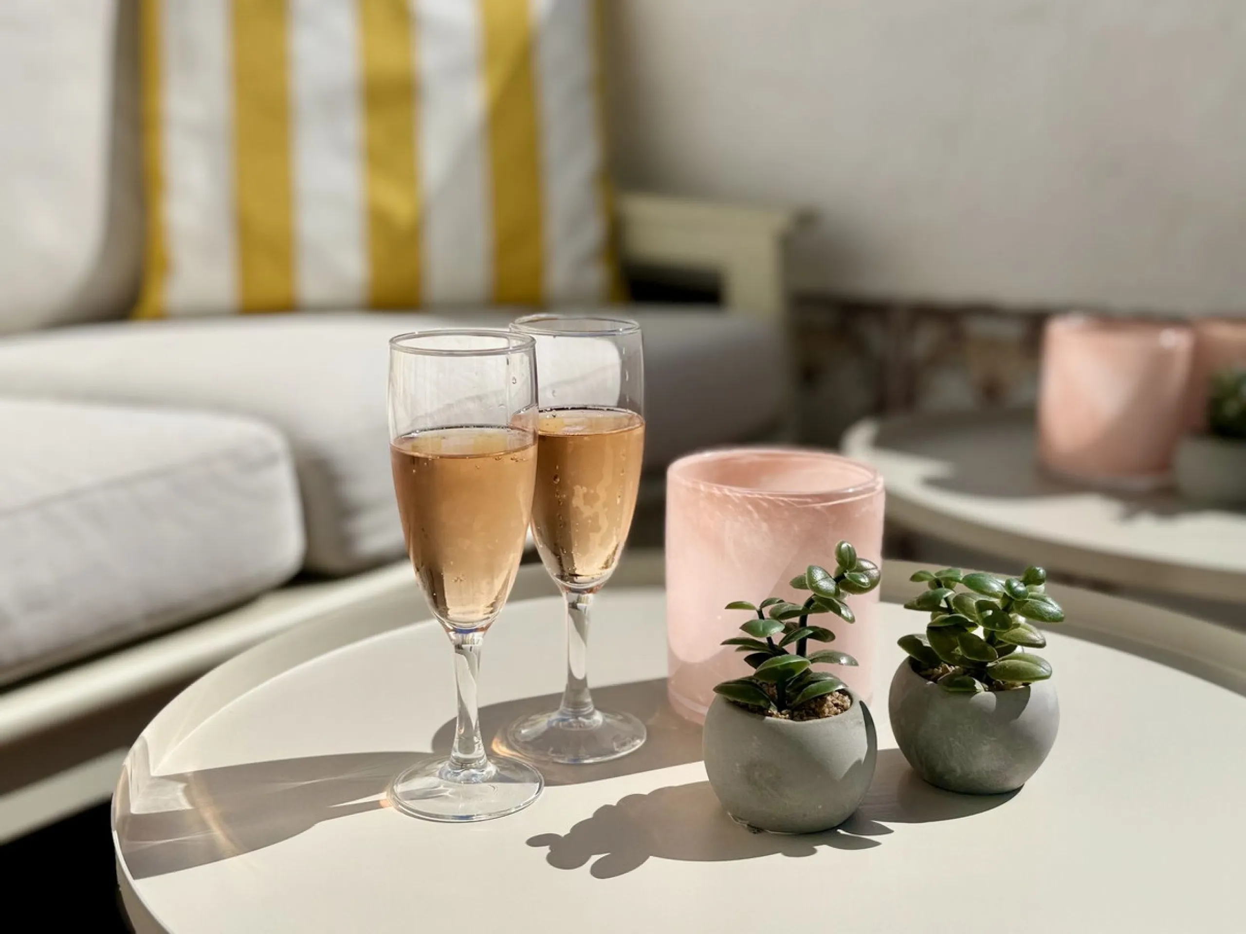 Discover an exceptional opportunity to own a beautiful apartment with sea views in Riviera de Sol.