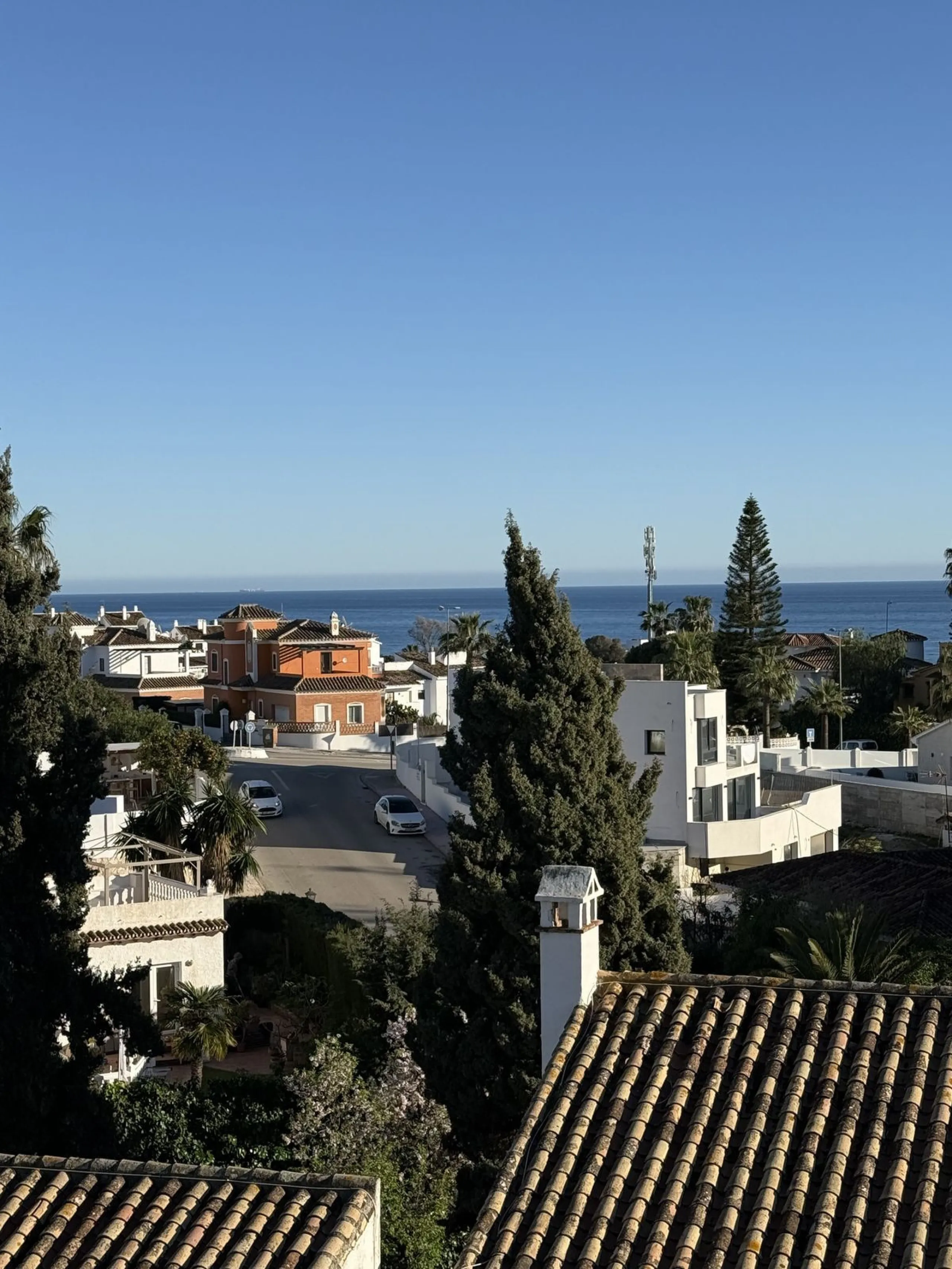 Discover an exceptional opportunity to own a beautiful apartment with sea views in Riviera de Sol.