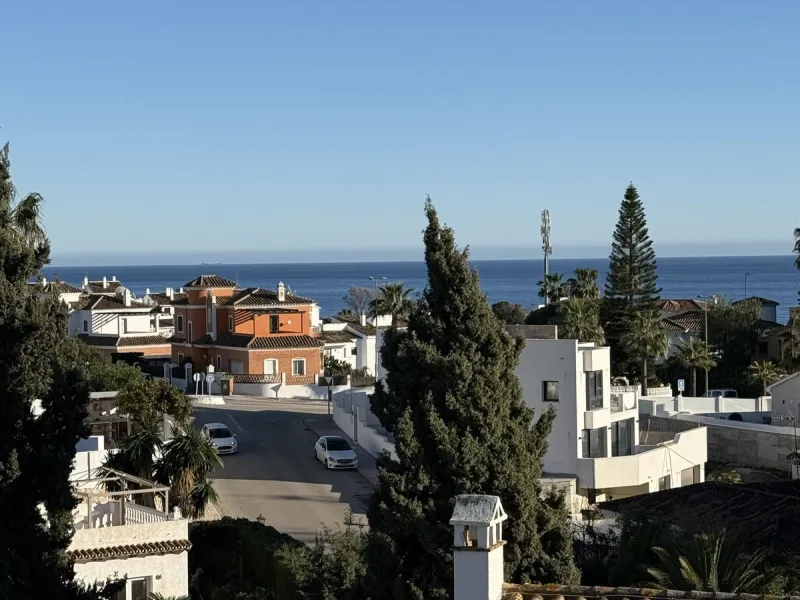 Discover an exceptional opportunity to own a beautiful apartment with sea views in Riviera de Sol.