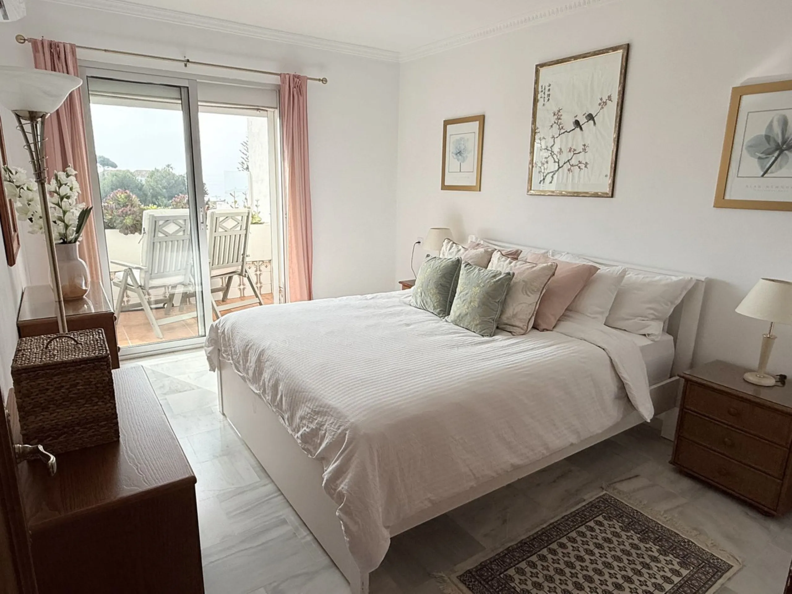 Discover an exceptional opportunity to own a beautiful apartment with sea views in Riviera de Sol.