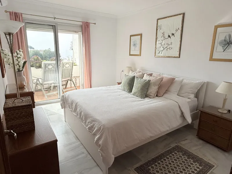 Discover an exceptional opportunity to own a beautiful apartment with sea views in Riviera de Sol.