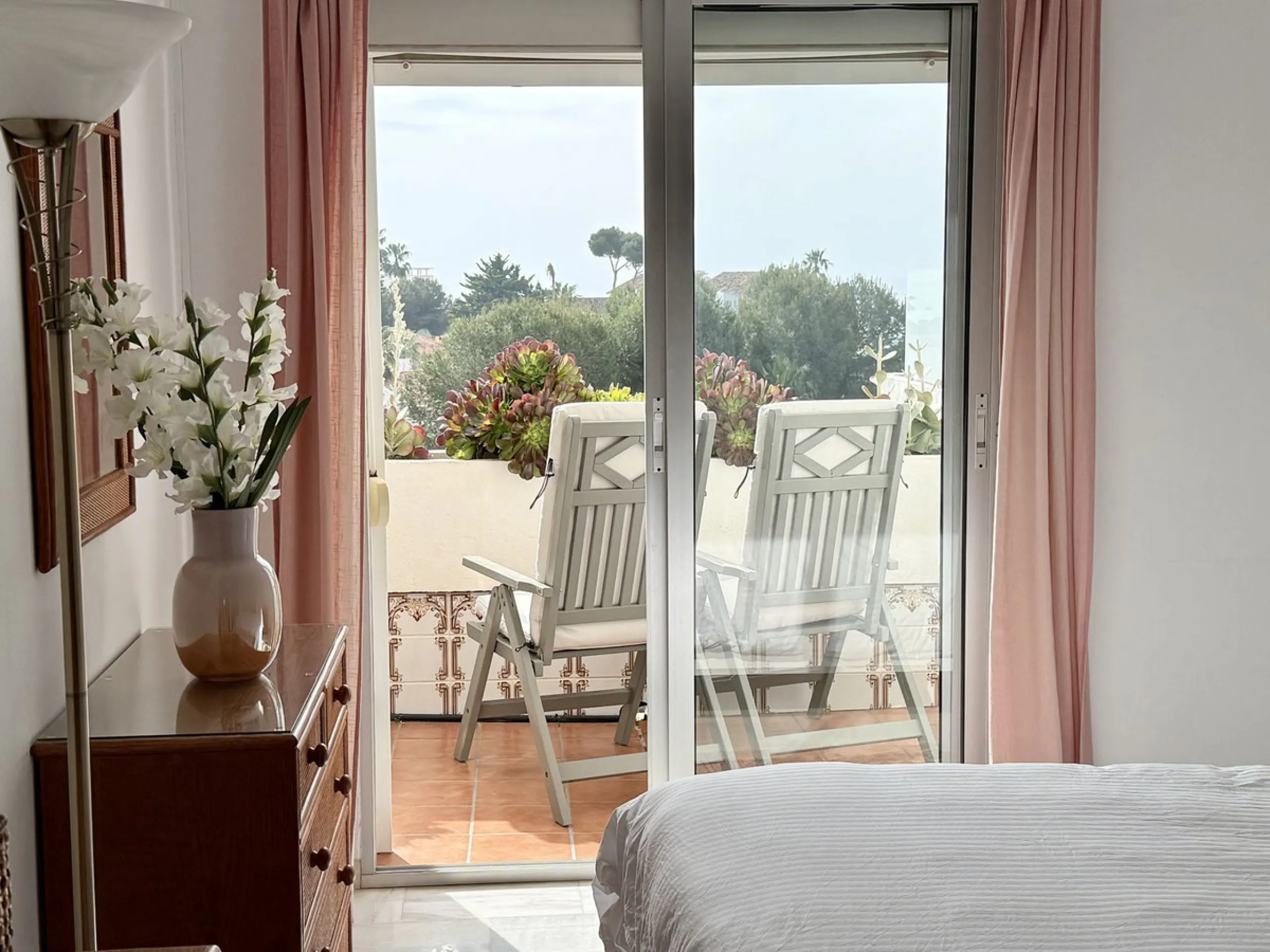 Discover an exceptional opportunity to own a beautiful apartment with sea views in Riviera de Sol.