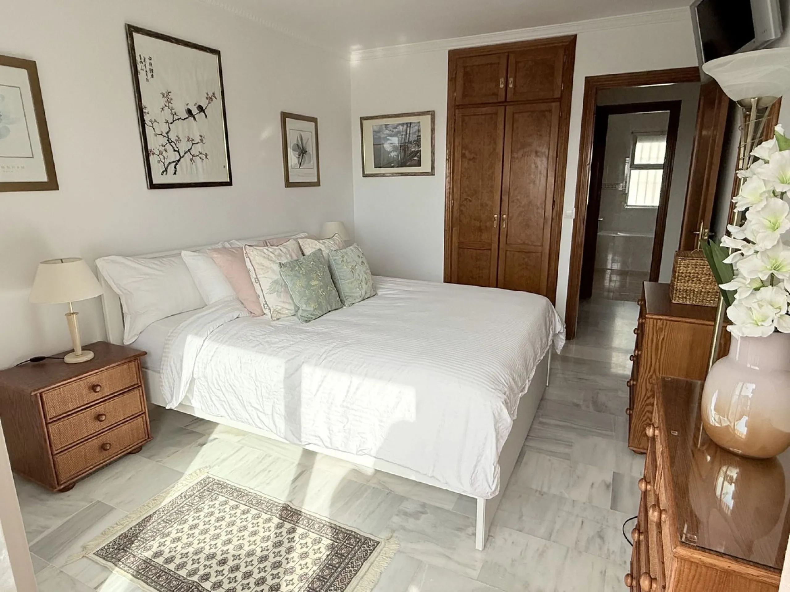 Discover an exceptional opportunity to own a beautiful apartment with sea views in Riviera de Sol.